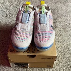 Womens Nike Air Vapormax 2020 FK, Size 8